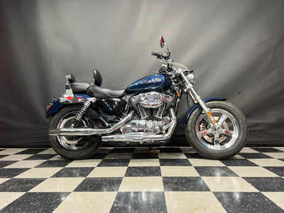 2013 Harley-Davidson Sportster 1200 cc  bas kilometrage low miles