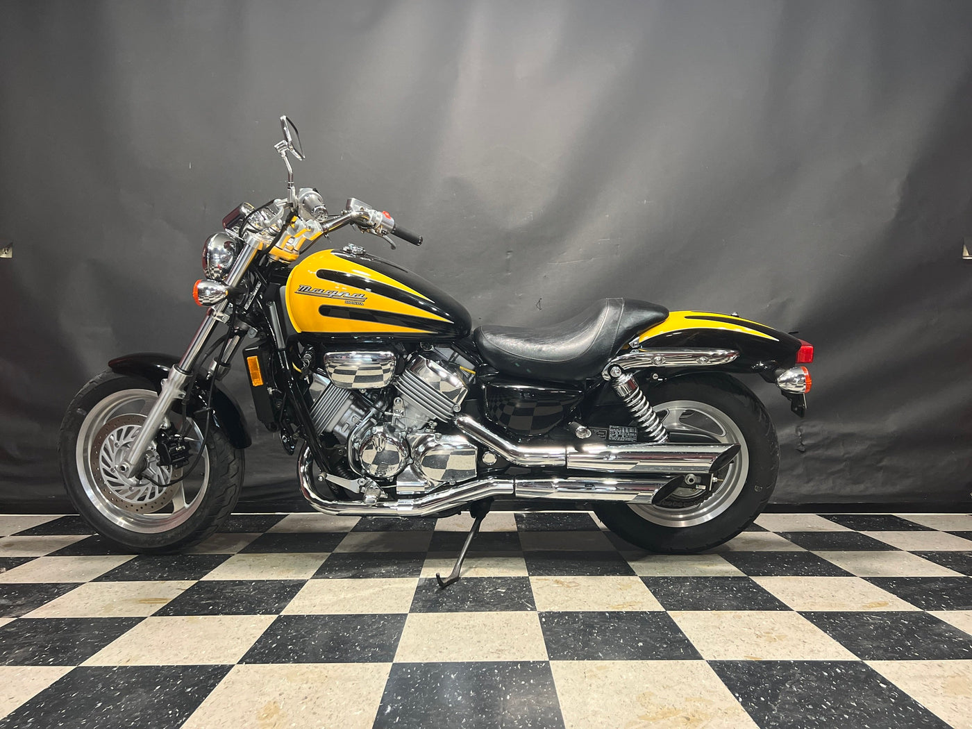 1997 Honda V45 Magna VF750C