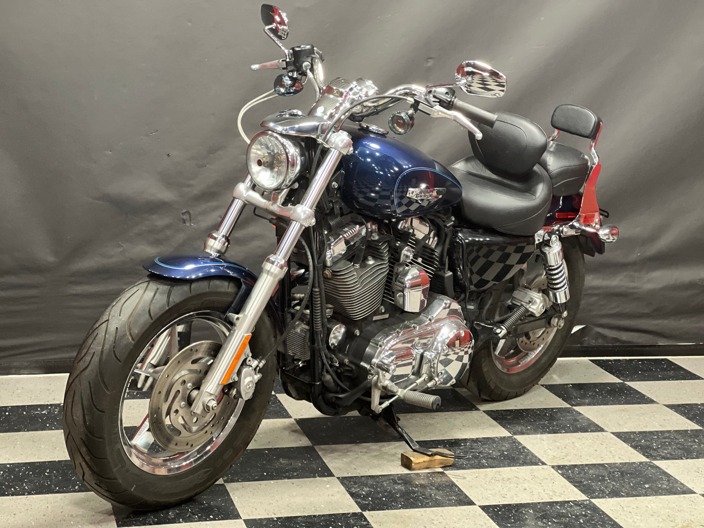 2013 Harley-Davidson Sportster 1200 cc  bas kilometrage low miles