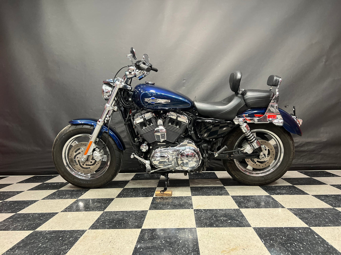 2013 Harley-Davidson Sportster 1200 cc  bas kilometrage low miles