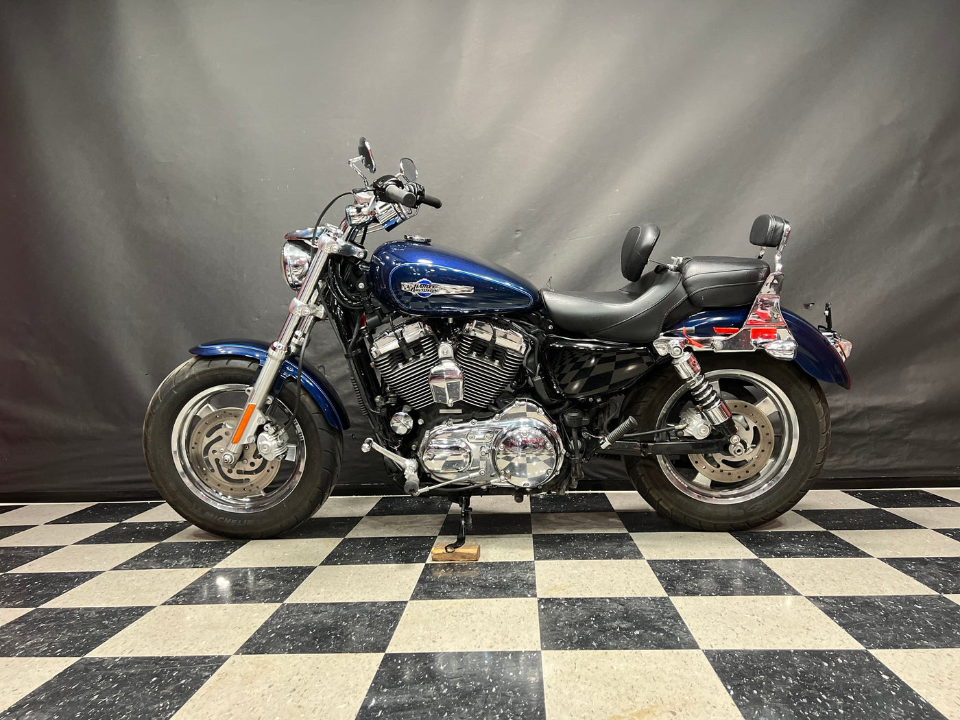 2013 Harley-Davidson Sportster 1200 cc  bas kilometrage low miles