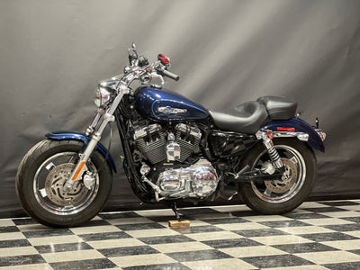 2013 Harley-Davidson Sportster 1200 cc  bas kilometrage low miles